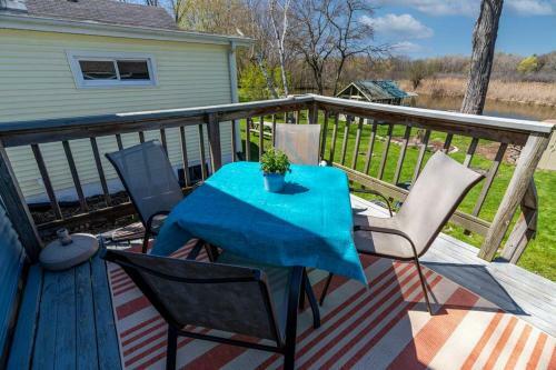 Cozy Lake Cottage With Boat Dock, Kayaks, Bbqgrill