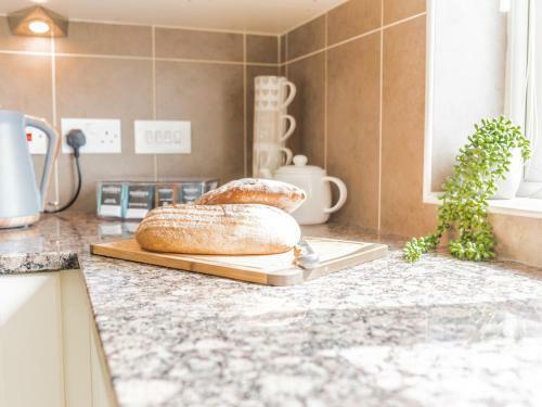 Pass The Keys Farrers View - Stylish Split Level Home In Levens Village