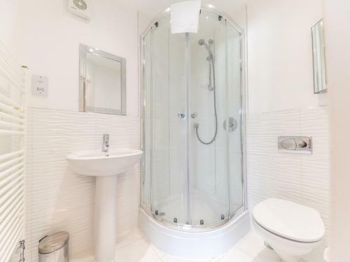 Pass The Keys Farrers View - Stylish Split Level Home In Levens Village
