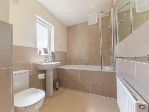 Pass The Keys Farrers View - Stylish Split Level Home In Levens Village