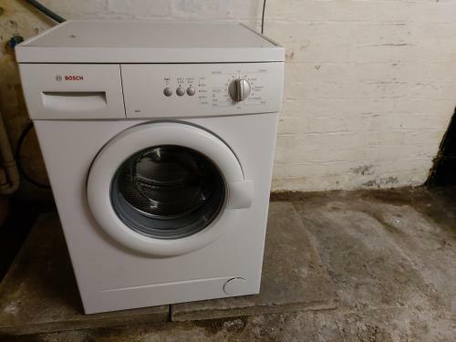 Spacious Two Bedroom House, Parking And Wifi