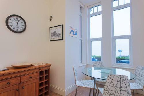 Viking View: Two Bedroom Apartment With Parking