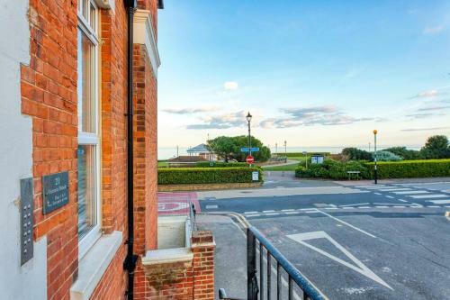 Viking View: Two Bedroom Apartment With Parking