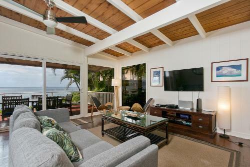 Waimea Point Oceanfront House - (with Air Conditioning)