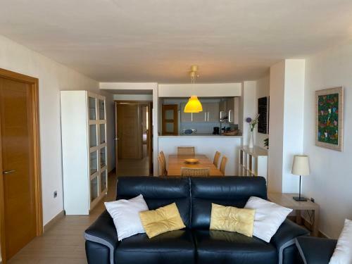 Albamar Frontline Beach Apartment 3 Bedrooms