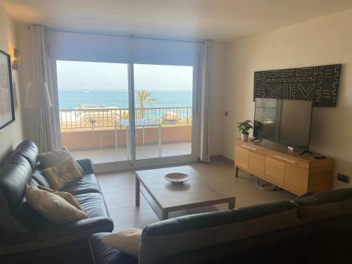 Albamar Frontline Beach Apartment 3 Bedrooms