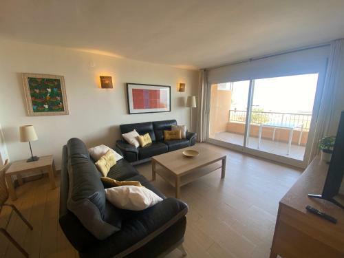 Albamar Frontline Beach Apartment 3 Bedrooms