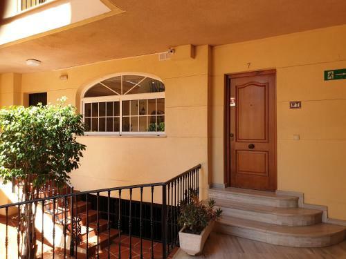 Modern High Spec Three Bedroom Duplex Apartment