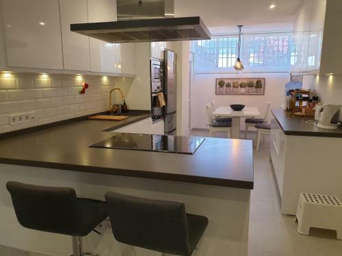Modern High Spec Three Bedroom Duplex Apartment