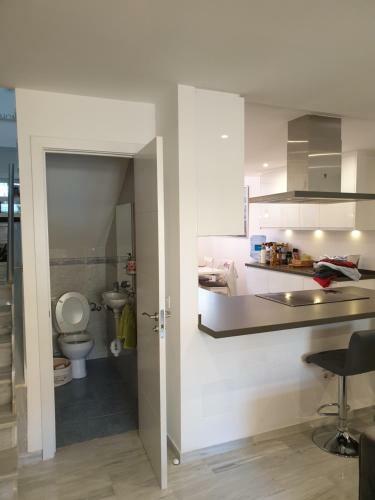 Modern High Spec Three Bedroom Duplex Apartment