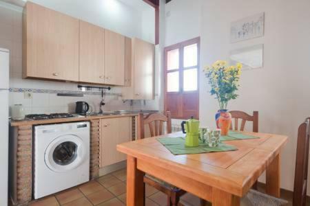 Spacious, Sunny And Quiet Albayzin Apartment