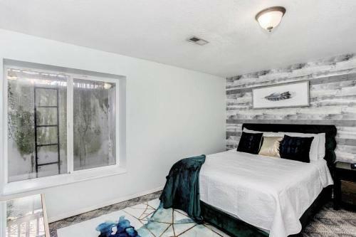 Wow! Spacious Retreat & Amazing Yard 2400+4bd/3bth