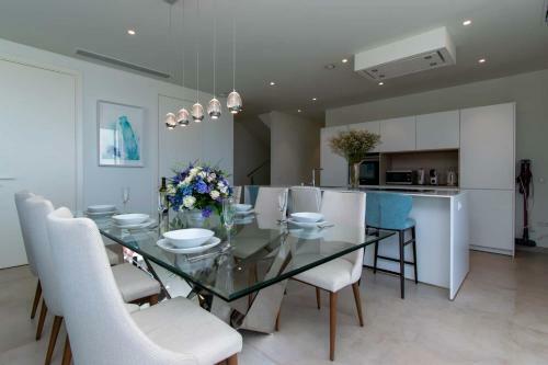 Villa Josefa With Private Heated Pool And Lake Views
