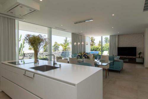 Villa Josefa With Private Heated Pool And Lake Views