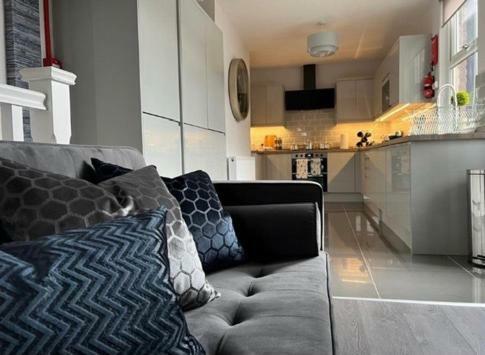 Room 4 (8 Holland Street)