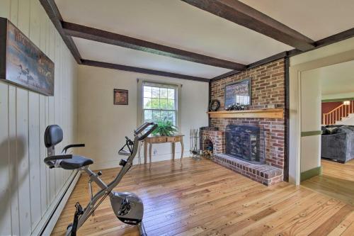 Cozy Colonial Home With Bay Access And Water View