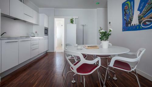 Biondelli Halldis Apartments