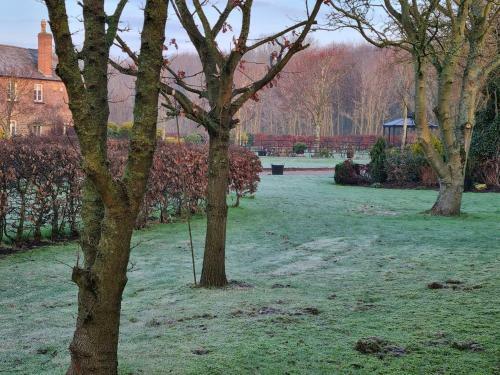 Paddock Cottage - Romantic Bolthole In Rural Idyll