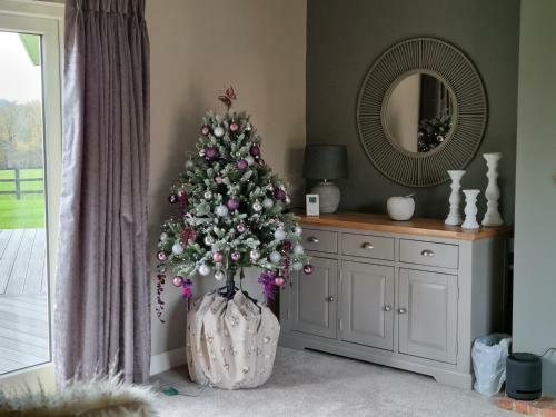 Paddock Cottage - Romantic Bolthole In Rural Idyll