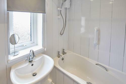 Host & Stay - The Bolt Hole