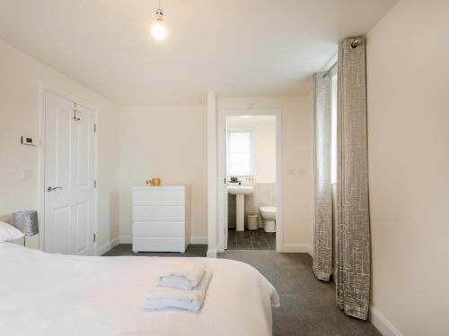 Pass The Keys Stunning 2 Bed Apartment With Free Onsite Parking