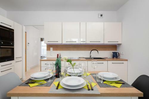 Miedziana Apartment Wroc?aw By Renters