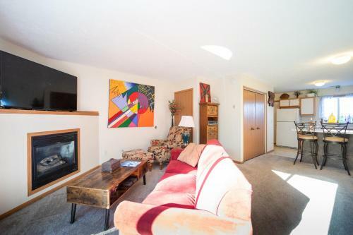 Apartamento Artsy 2 Bedroom Condo W/ Indoor Fireplace