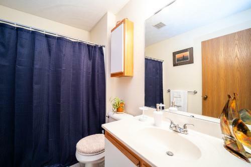 Apartamento Artsy 2 Bedroom Condo W/ Indoor Fireplace