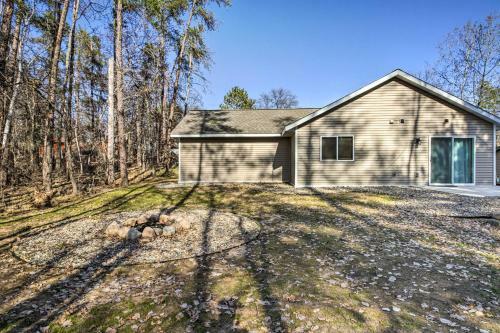 Breezy Point Cabin With Fire Pit - Walk To Lake