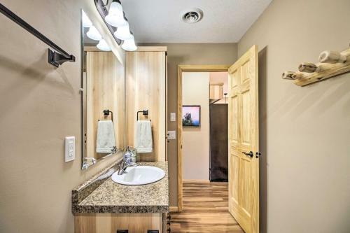 Breezy Point Cabin With Fire Pit - Walk To Lake
