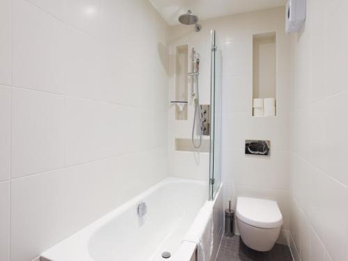 Pass The Keys Modern Seafront Apartment With Great Views Sleeps 4