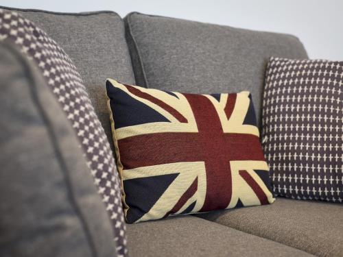 Pass The Keys Modern Seafront Apartment With Great Views Sleeps 4