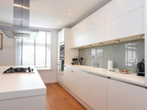 Pass The Keys Modern Seafront Apartment With Great Views Sleeps 4