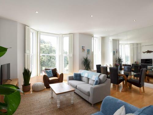 Pass The Keys 2bed Seafront Apartment With Fantastic Views And Parking
