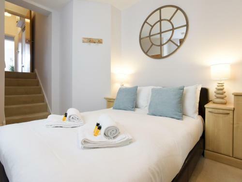 Pass The Keys 2bed Seafront Apartment With Fantastic Views And Parking