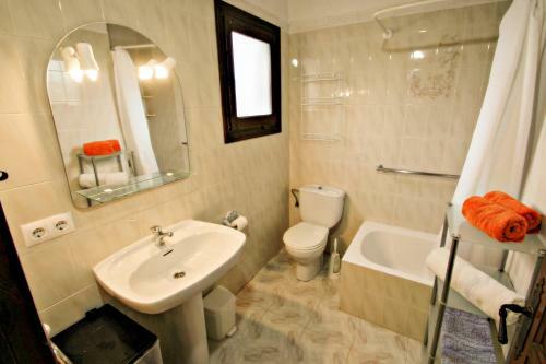 Villa Delf�n - Holiday Home With Swimming Pool In Moraira