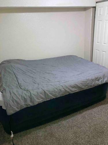 Quiet & Quaint Simple 1-bedroom Apartment