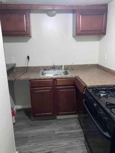 Quiet & Quaint Simple 1-bedroom Apartment
