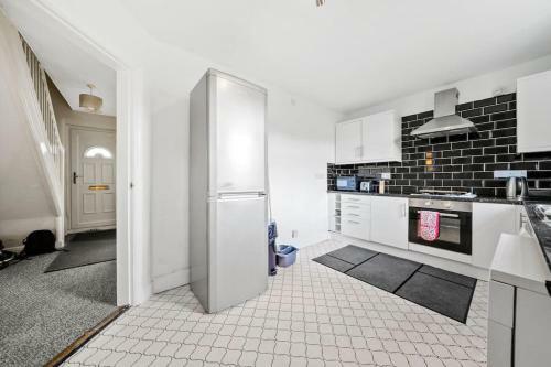 Spacious Gem In Sittingbourne Ridham W/ Parking