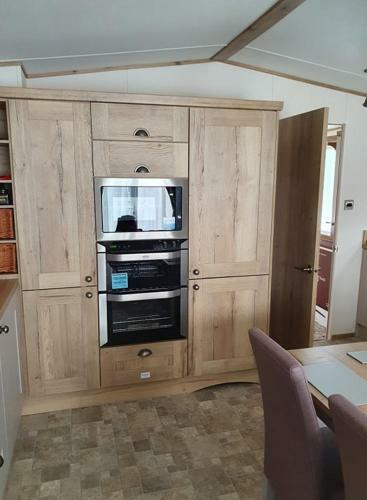 Platinum Static Caravan Hire Kiln Park Tenby