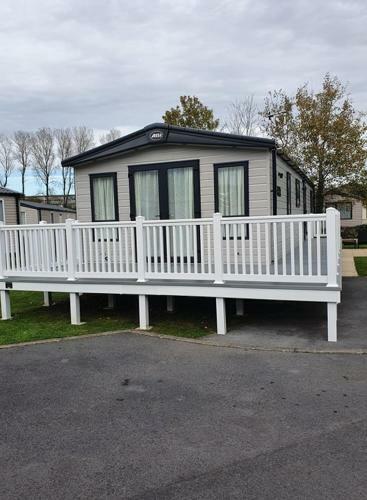Platinum Static Caravan Hire Kiln Park Tenby