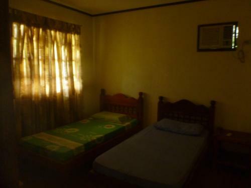 Tiptop Hotel, Resto And Delishop