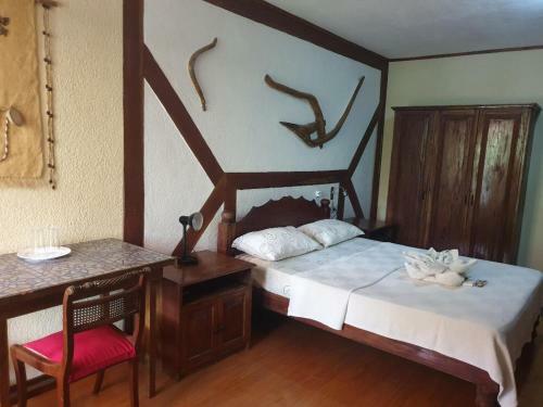 Tiptop Hotel, Resto And Delishop