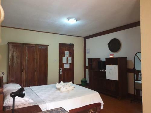 Tiptop Hotel, Resto And Delishop