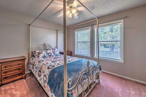 Lovely Cloudcroft Escape With Forest Views!