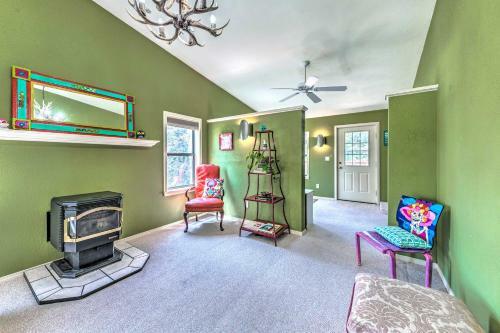 Lovely Cloudcroft Escape With Forest Views!