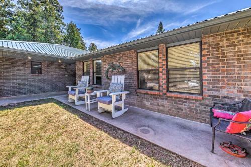 Lovely Cloudcroft Escape With Forest Views!