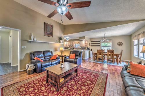 Lovely Cloudcroft Escape With Forest Views!