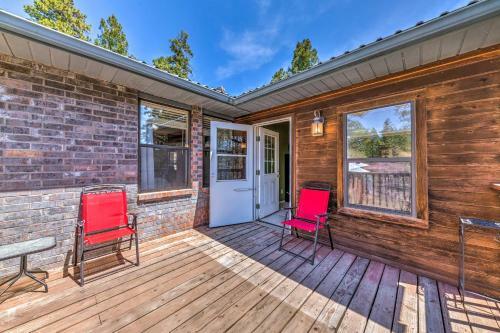 Lovely Cloudcroft Escape With Forest Views!