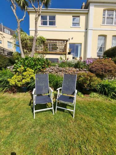 Meadowside Holiday Apartments